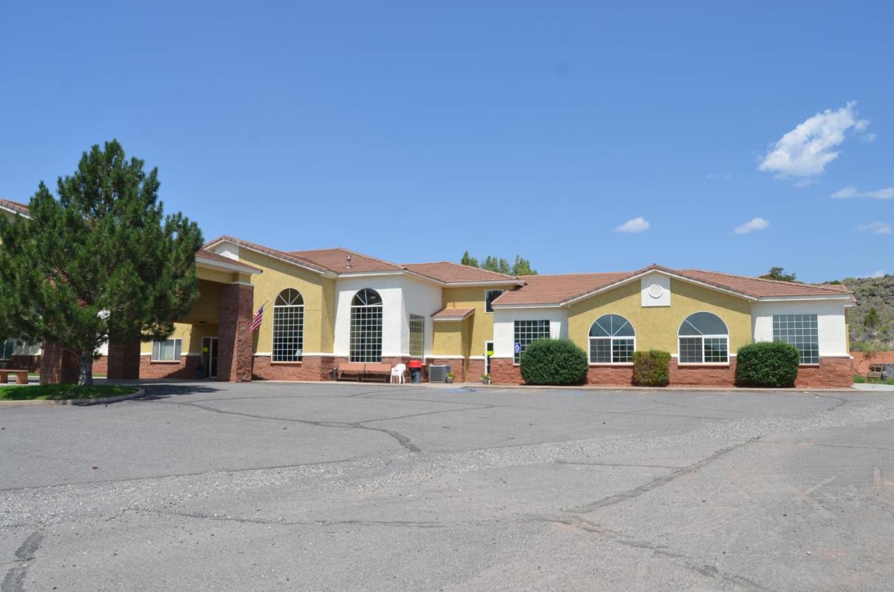 Days Inn By Wyndham Capitol Reef Torrey Exterior photo