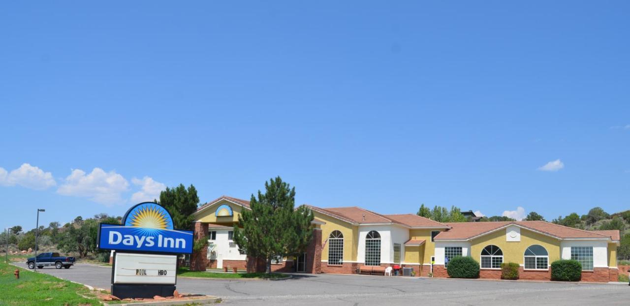 Days Inn By Wyndham Capitol Reef Torrey Exterior photo